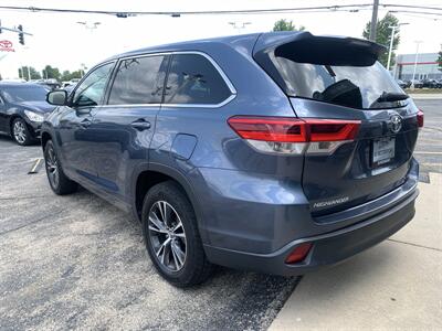 2018 Toyota Highlander LE - Photo 7 - Palatine, IL 60074