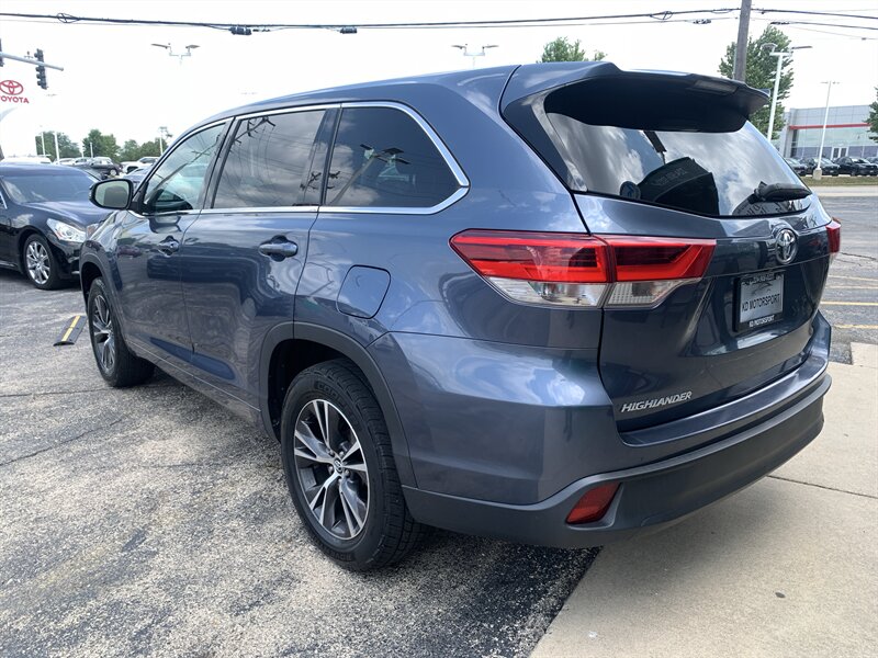 2018 Toyota Highlander LE - Photo 7 - Palatine, IL 60074