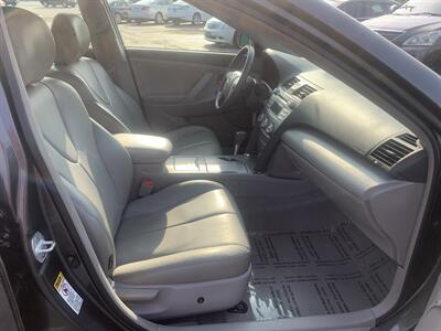 2010 Toyota Camry XLE   - Photo 11 - Palatine, IL 60074