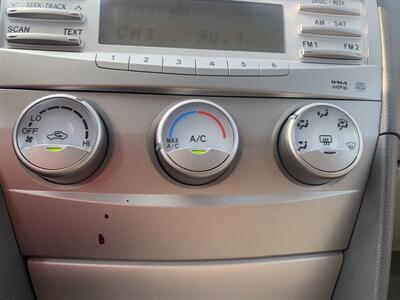 2010 Toyota Camry XLE   - Photo 23 - Palatine, IL 60074