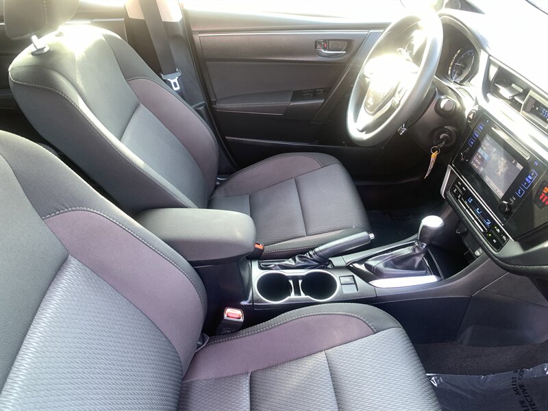 2018 Toyota Corolla LE - Photo 14 - Palatine, IL 60074