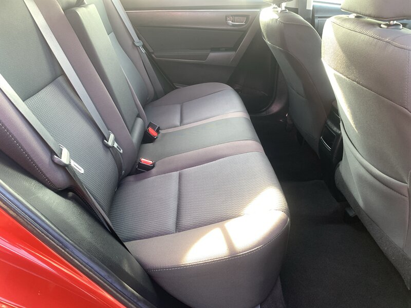 2018 Toyota Corolla LE - Photo 13 - Palatine, IL 60074