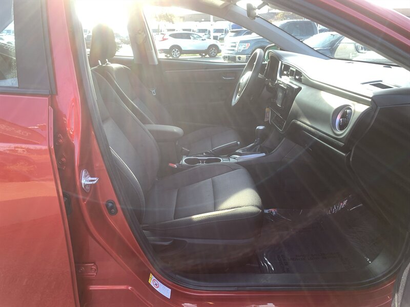 2018 Toyota Corolla LE - Photo 12 - Palatine, IL 60074