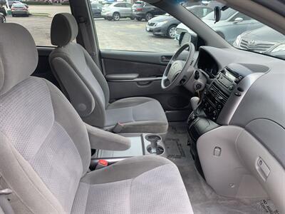2006 Toyota Sienna LE 7 Passenger   - Photo 14 - Palatine, IL 60074