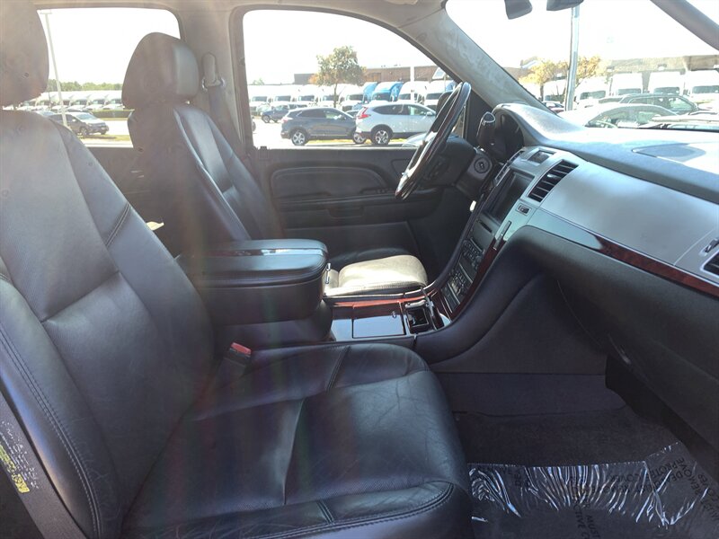 2007 Cadillac Escalade - Photo 12 - Palatine, IL 60074