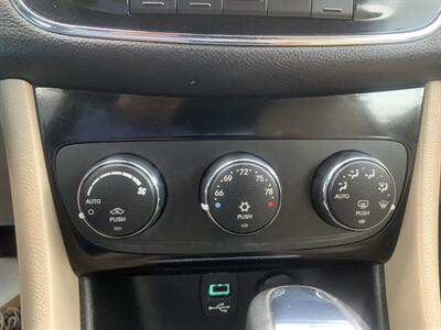 2012 Chrysler 200 Limited   - Photo 29 - Palatine, IL 60074