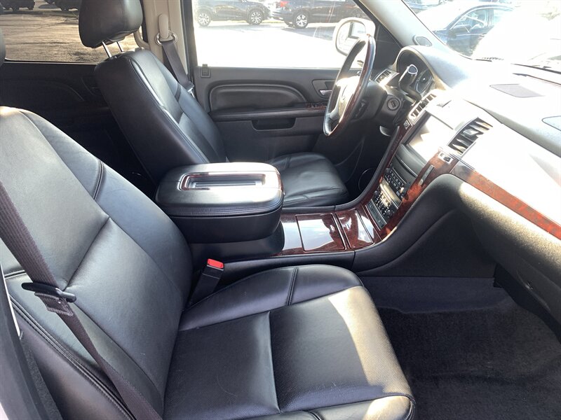 2013 Cadillac Escalade Premium - Photo 11 - Palatine, IL 60074