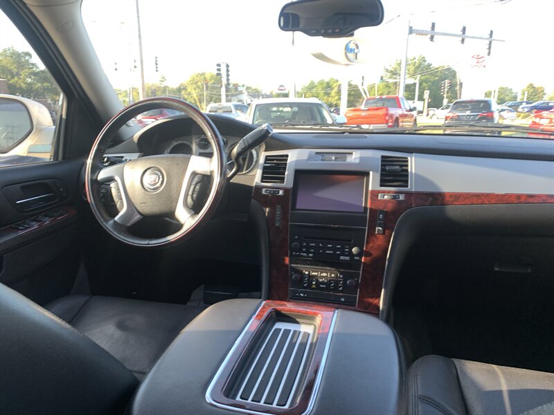 2013 Cadillac Escalade Premium - Photo 16 - Palatine, IL 60074