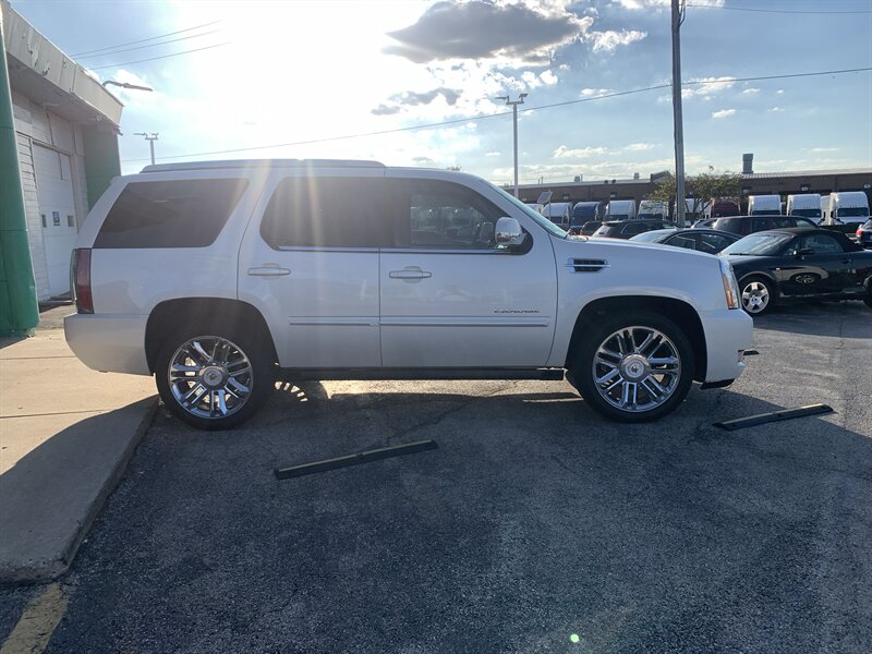 2013 Cadillac Escalade Premium - Photo 4 - Palatine, IL 60074