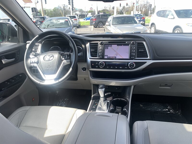 2015 Toyota Highlander Limited - Photo 17 - Palatine, IL 60074