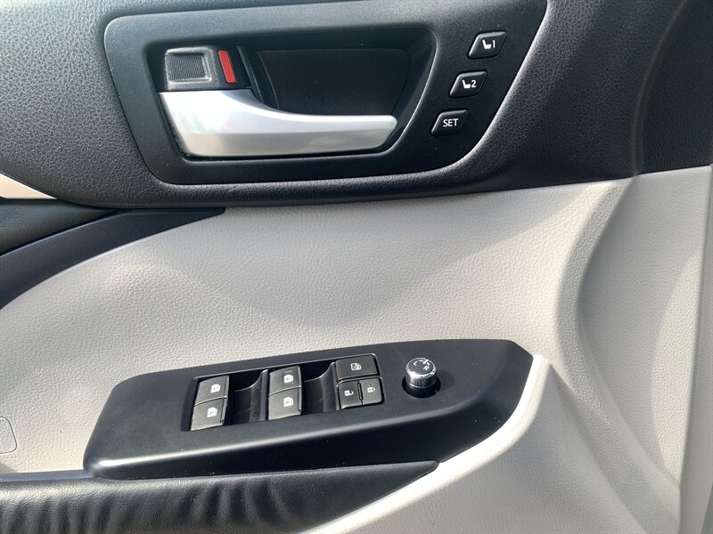 2015 Toyota Highlander Limited - Photo 22 - Palatine, IL 60074