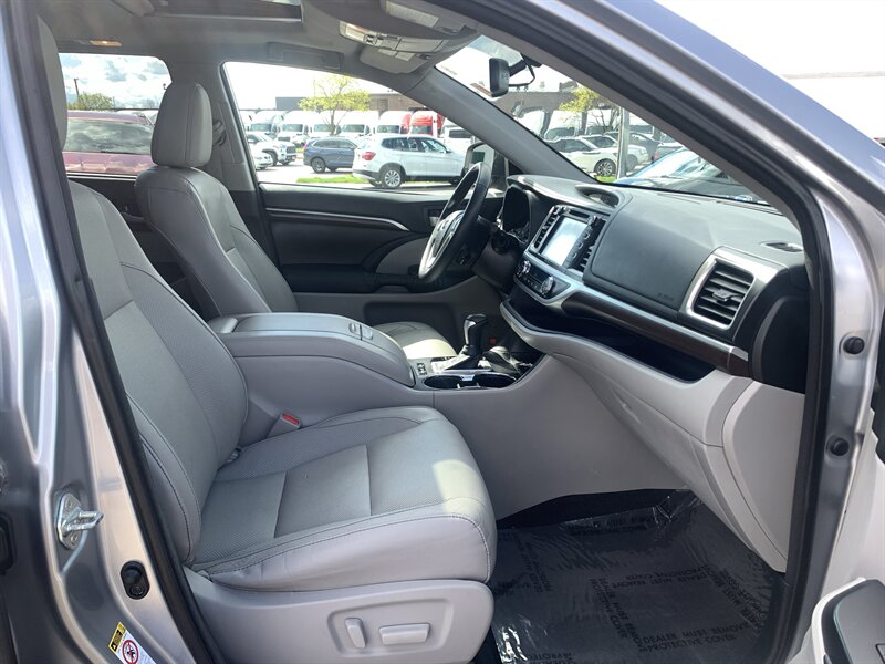 2015 Toyota Highlander Limited - Photo 14 - Palatine, IL 60074