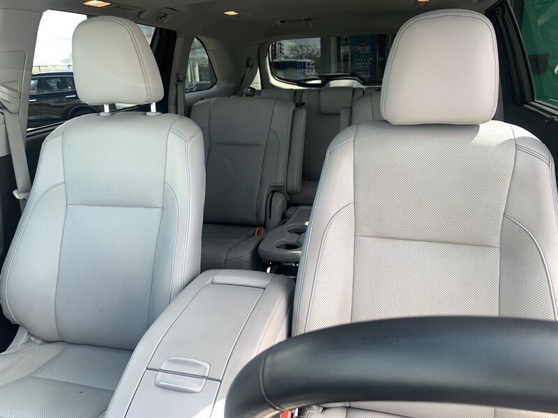 2015 Toyota Highlander Limited - Photo 12 - Palatine, IL 60074