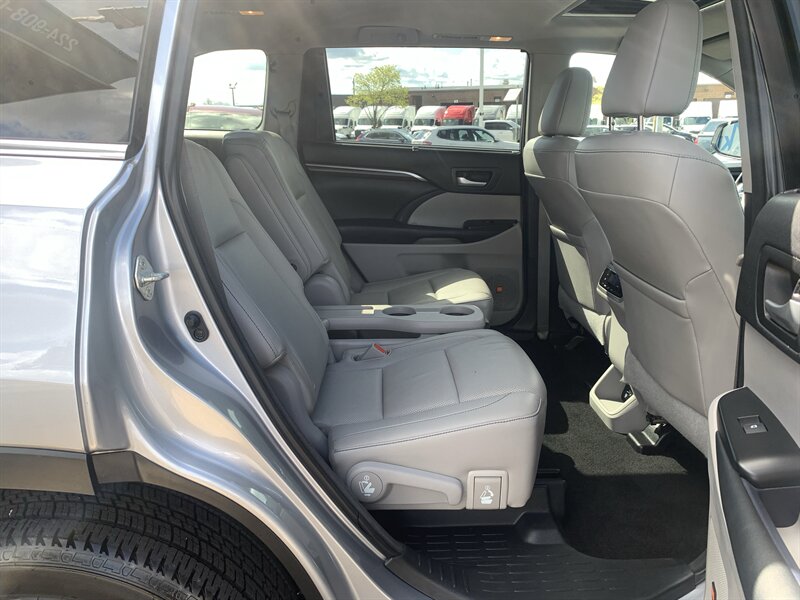 2015 Toyota Highlander Limited - Photo 16 - Palatine, IL 60074
