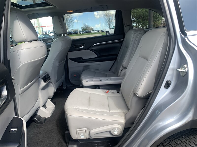 2015 Toyota Highlander Limited - Photo 19 - Palatine, IL 60074