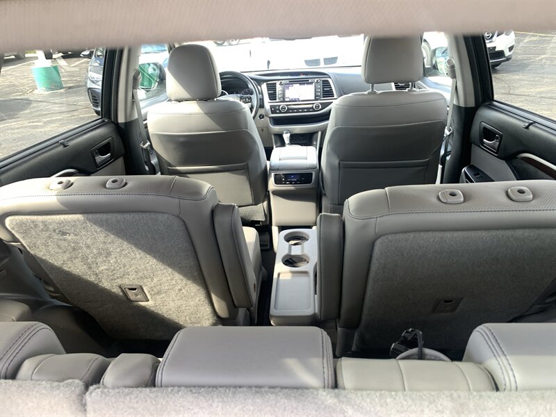 2015 Toyota Highlander Limited - Photo 10 - Palatine, IL 60074