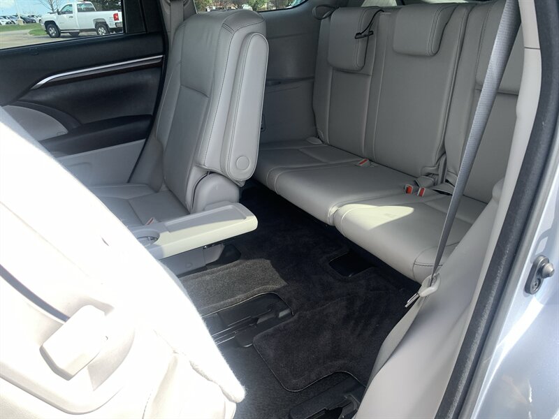 2015 Toyota Highlander Limited - Photo 20 - Palatine, IL 60074