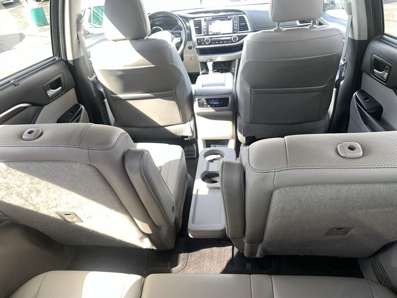 2015 Toyota Highlander Limited - Photo 11 - Palatine, IL 60074