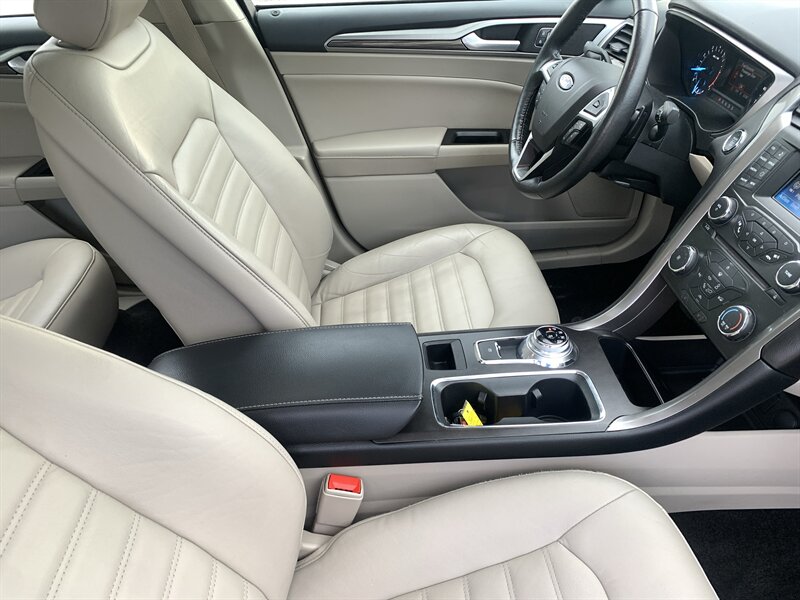 2017 Ford Fusion SE - Photo 10 - Palatine, IL 60074
