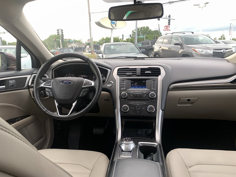 2017 Ford Fusion SE - Photo 14 - Palatine, IL 60074