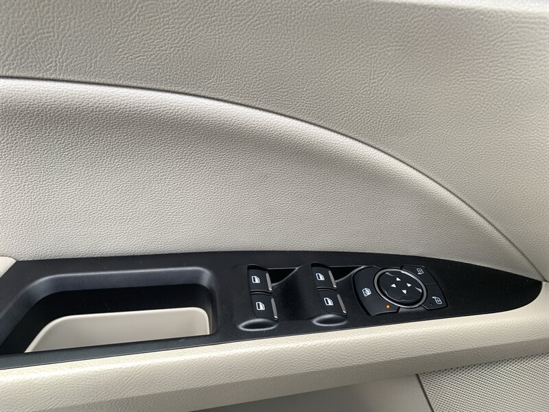 2017 Ford Fusion SE - Photo 18 - Palatine, IL 60074
