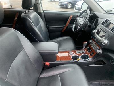 2011 Toyota Highlander Limited   - Photo 15 - Palatine, IL 60074