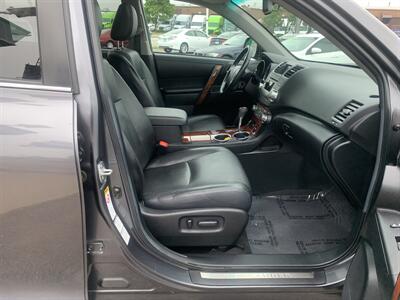 2011 Toyota Highlander Limited   - Photo 17 - Palatine, IL 60074