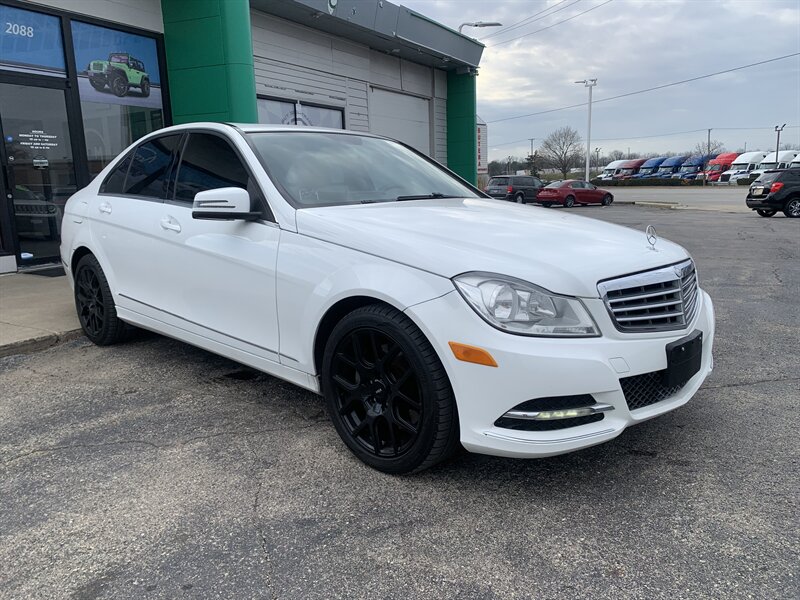 2013 Mercedes-Benz C-Class C300 Luxury photo 3