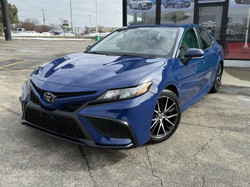 2023 Toyota Camry SE   - Photo 1 - Palatine, IL 60074