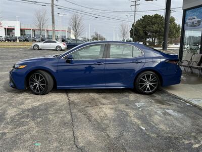 2023 Toyota Camry SE   - Photo 2 - Palatine, IL 60074