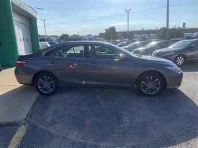 2016 Toyota Camry SE   - Photo 4 - Palatine, IL 60074