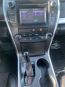 2016 Toyota Camry SE   - Photo 27 - Palatine, IL 60074