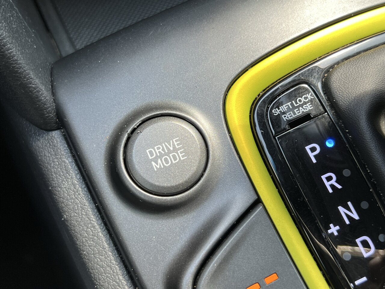 2019 Hyundai Kona LIMITED LTHR ROOF HEATD SEATS REARCAM ONLY 74K MLS   - Photo 43 - Houston, TX 77031