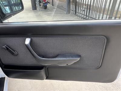 1982 BMW 3 SERIES E21 C1 2.3 ALPINA AUTO TO MAN CONVERSION - Photo 44 - Houston, TX 77031