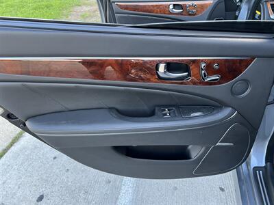 2014 Hyundai Equus ULTIMATE REAR SLIDE SEATS HUD REAR ENT MSRP $68920 - Photo 67 - Houston, TX 77031