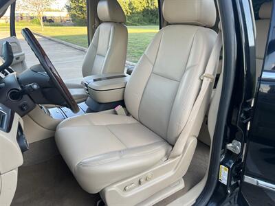 2009 Cadillac Escalade AWD LEATHER SUNROOF HEATED SEATS 3rd ROW 7 PASS   - Photo 38 - Houston, TX 77031