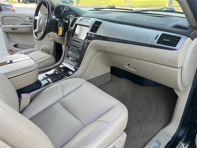 2009 Cadillac Escalade AWD LEATHER SUNROOF HEATED SEATS 3rd ROW 7 PASS   - Photo 36 - Houston, TX 77031