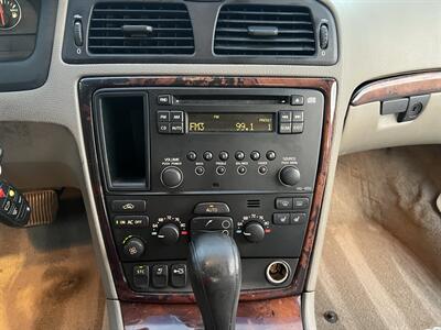 2005 Volvo S60 2.5T LEATHER SUNROOF HEATED SEATS FRESH TRADE   - Photo 35 - Houston, TX 77031