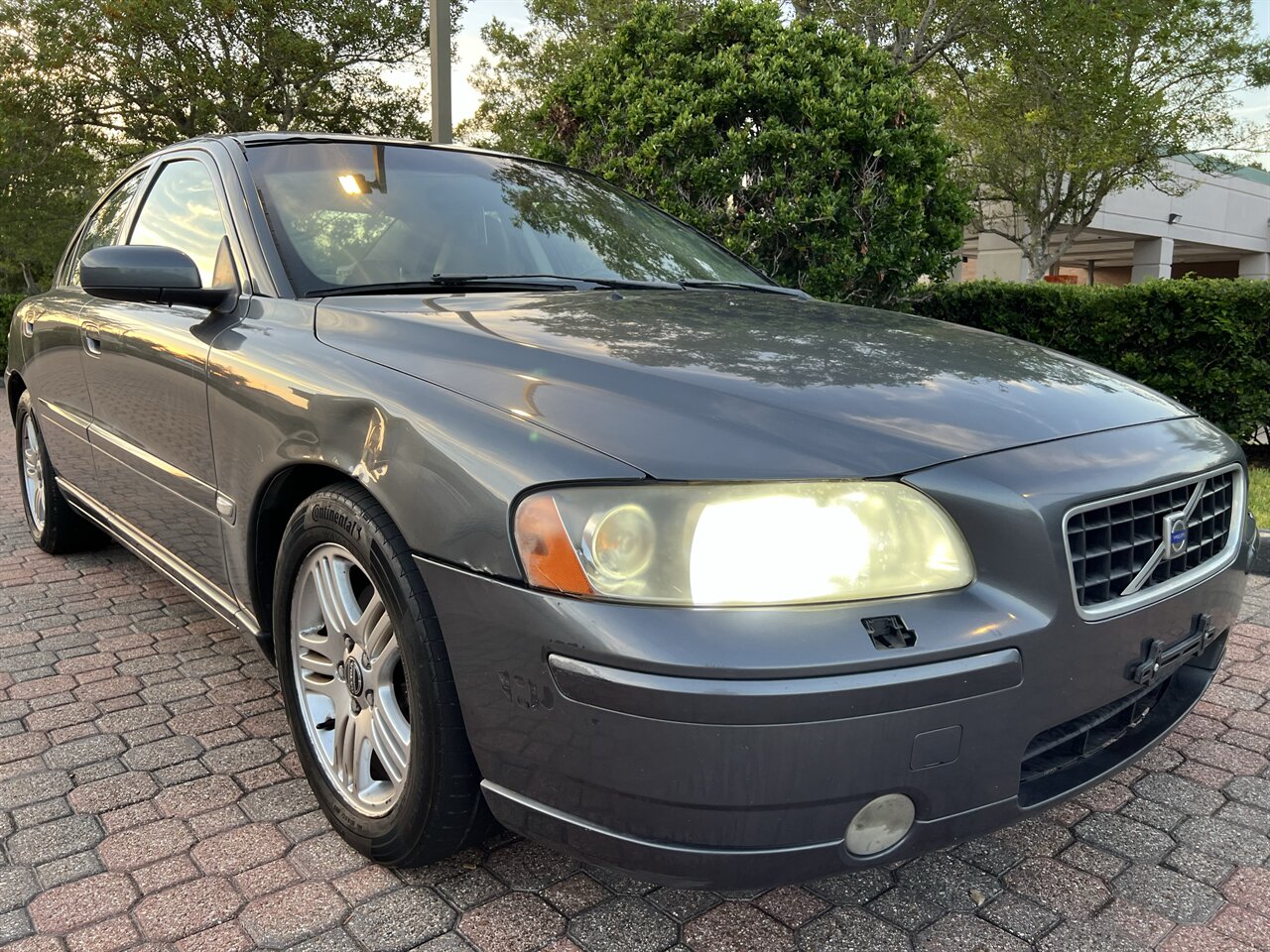2005 Volvo S60 2.5T LEATHER SUNROOF HEATED SEATS FRESH TRADE   - Photo 1 - Houston, TX 77031