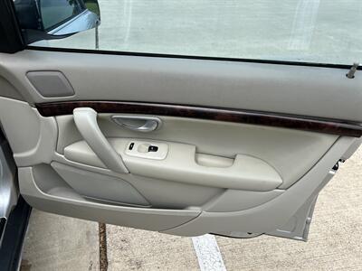 2004 Volvo S80 2.9 LEATHER S/ROOF ONLY 61K MILES ORIG MSRP $40175   - Photo 57 - Houston, TX 77031