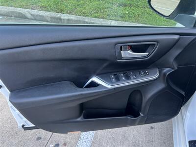 2017 Toyota Camry SE FRESH TRADE 4 CYL GAS SAVER $$ 17 " WHLS BLUTOOT - Photo 51 - Houston, TX 77031