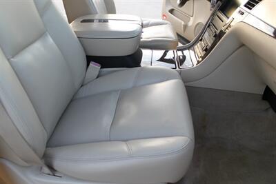 2008 Cadillac Escalade AWD NAVIGATION REARCAM XM 22 " WHLS DVD ENT 3RD ROW   - Photo 28 - Houston, TX 77031