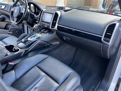 2014 Porsche Cayenne PLATINUM ED NAV REARCAM S/R HTD SEATS MSRP $64950 - Photo 27 - Houston, TX 77031