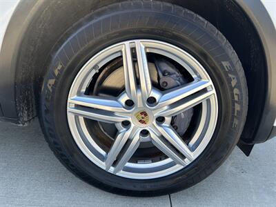 2014 Porsche Cayenne PLATINUM ED NAV REARCAM S/R HTD SEATS MSRP $64950 - Photo 13 - Houston, TX 77031