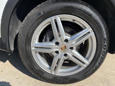 2014 Porsche Cayenne PLATINUM ED NAV REARCAM S/R HTD SEATS MSRP $64950 - Photo 11 - Houston, TX 77031