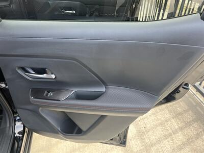 2025 Nissan Kicks SR LEATHERETTE 19 " WHLS BLIND SPORT ONLY 930 MILES   - Photo 57 - Houston, TX 77031