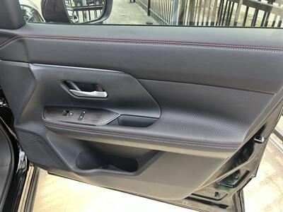 2025 Nissan Kicks SR LEATHERETTE 19 " WHLS BLIND SPORT ONLY 930 MILES   - Photo 56 - Houston, TX 77031
