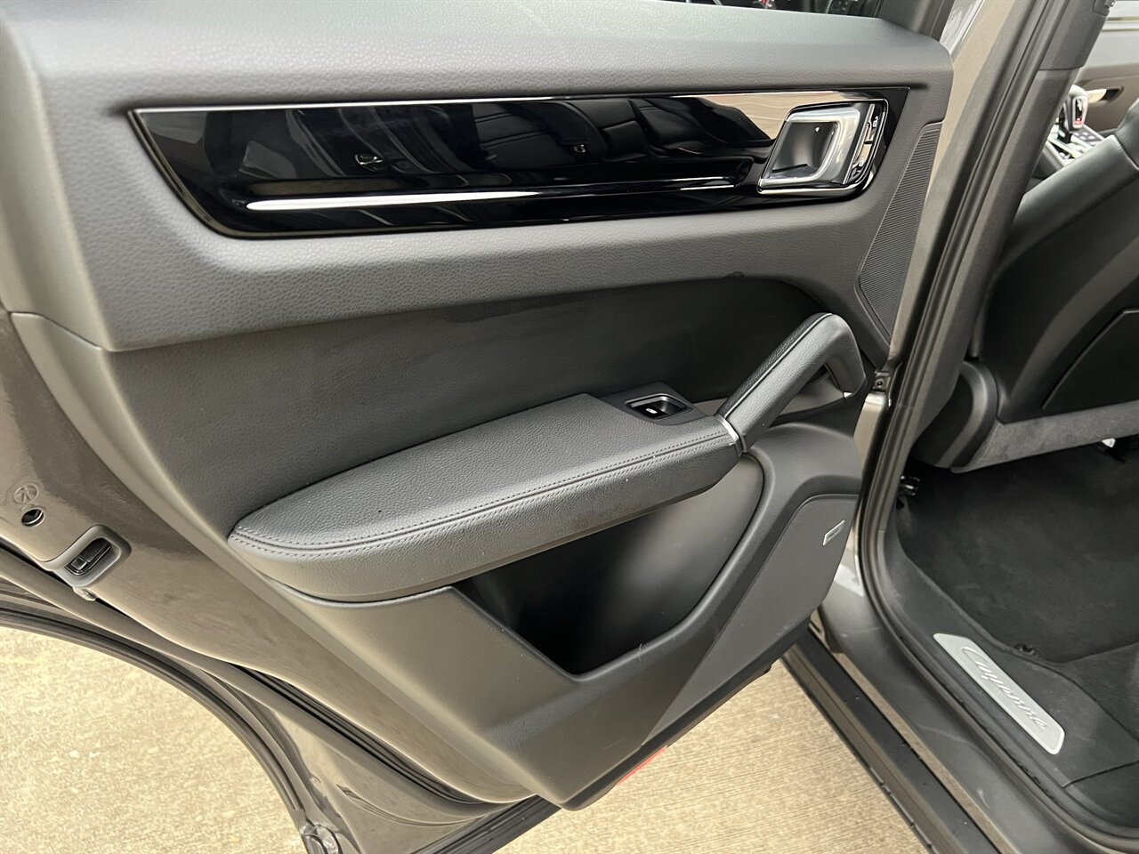 2020 Porsche Cayenne LEATHER PANO NAV HTD/COOL SEATS 20 " WHEELS REARCAM   - Photo 71 - Houston, TX 77031