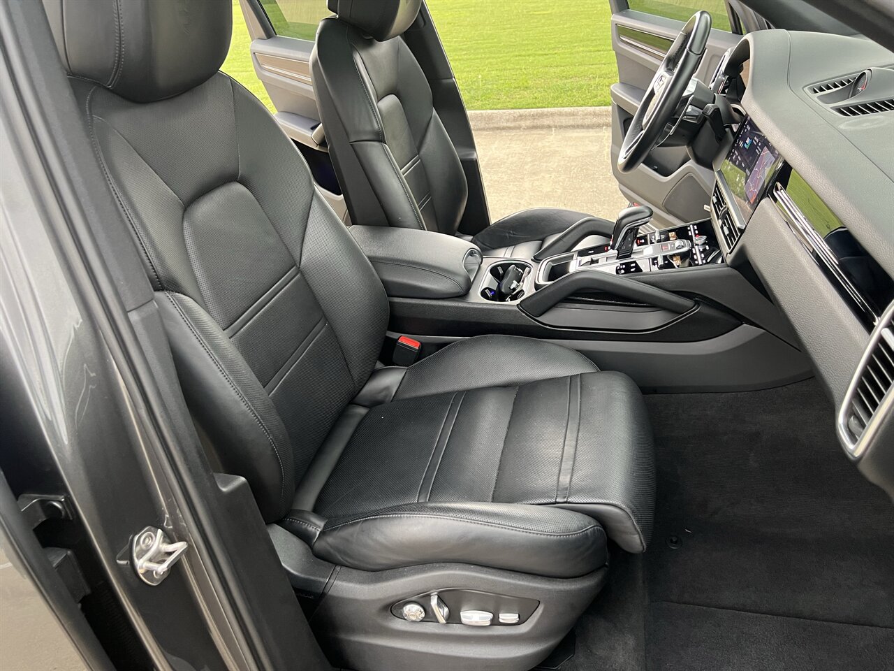 2020 Porsche Cayenne LEATHER PANO NAV HTD/COOL SEATS 20 " WHEELS REARCAM   - Photo 45 - Houston, TX 77031