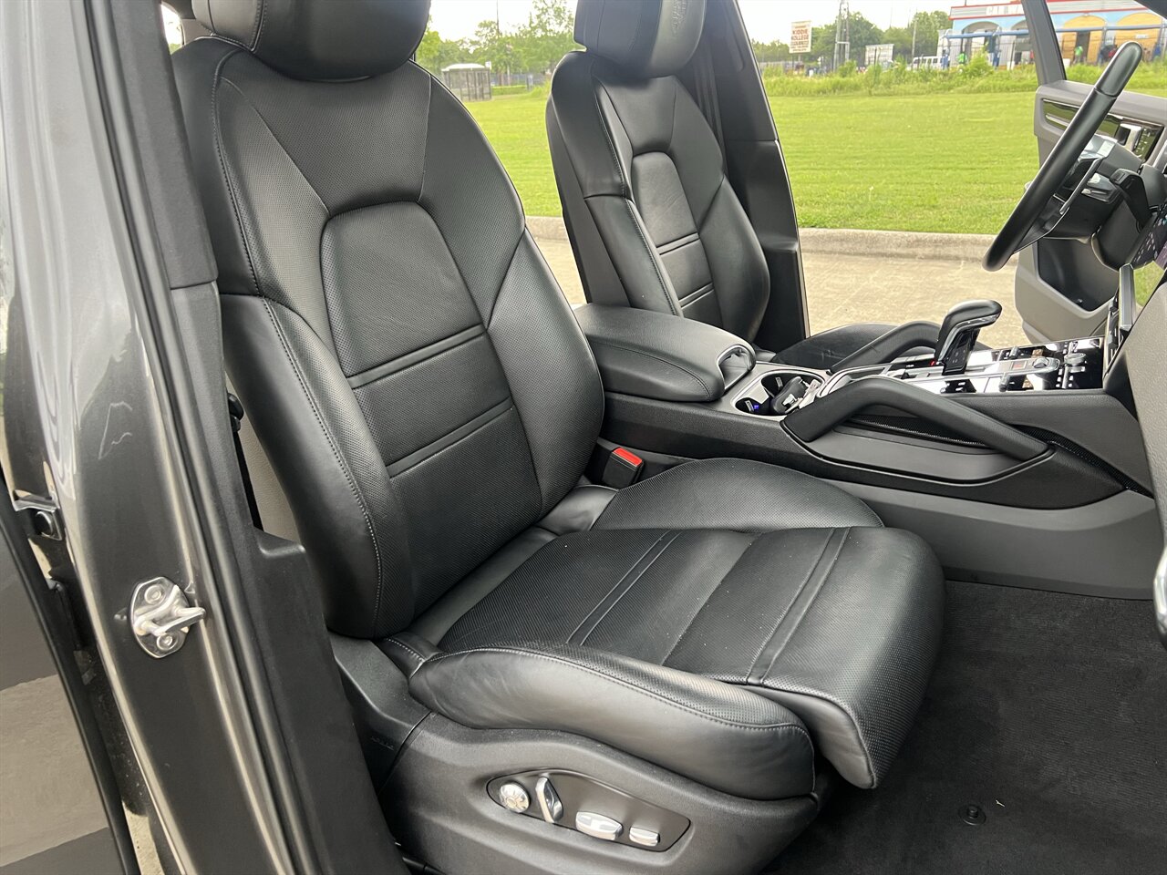2020 Porsche Cayenne LEATHER PANO NAV HTD/COOL SEATS 20 " WHEELS REARCAM   - Photo 53 - Houston, TX 77031